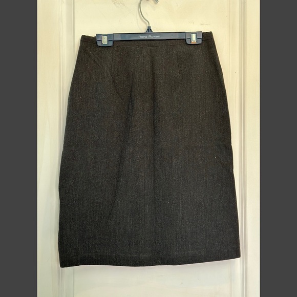 *SOLD* GAP size 2 pencil skirt, grey. EUC! Stretchy. Smoke free home - Picture 6 of 6